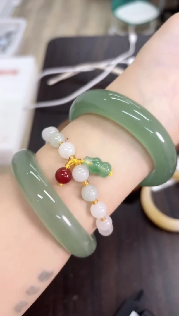 未镶嵌手镯石英质玉107-55D