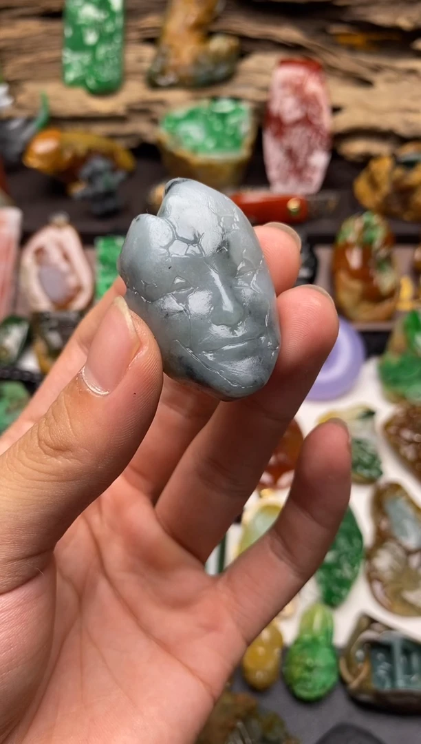 颈饰未镶嵌翡翠糜道人面具