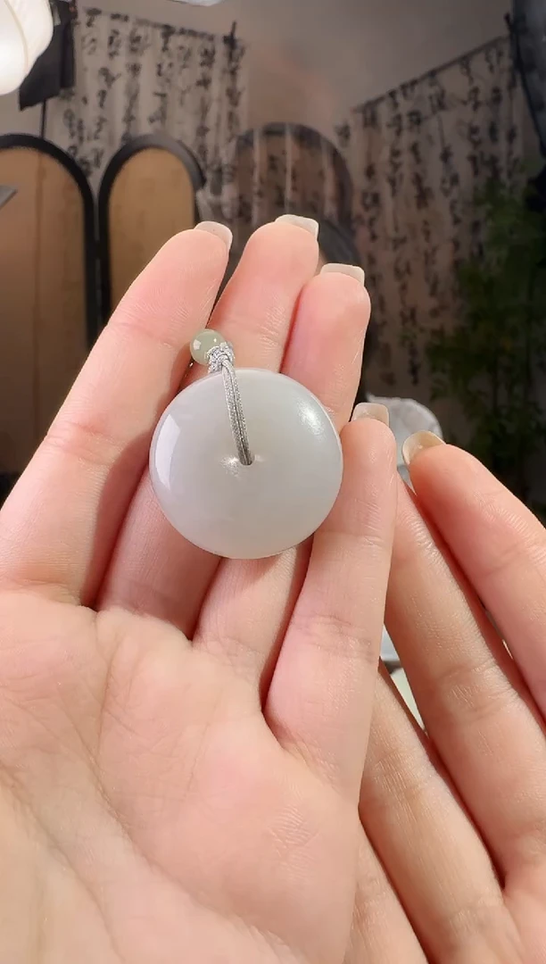 和田玉未镶嵌颈饰扣