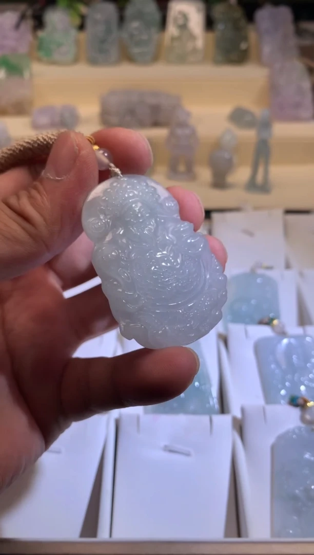 翡翠未镶嵌颈饰7/04/169