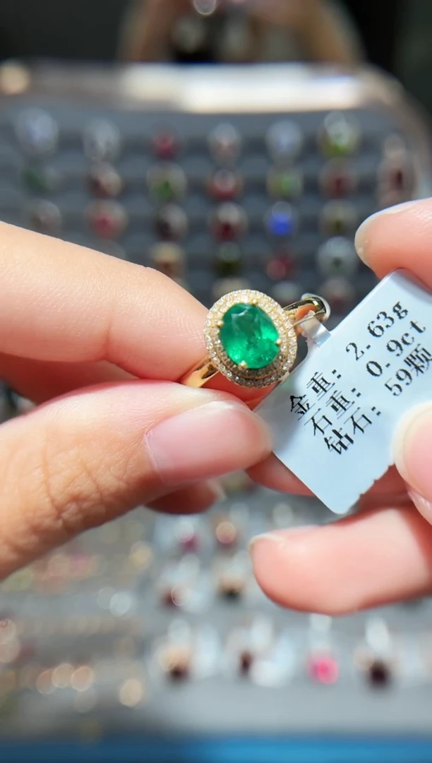 18K金镶嵌戒指祖母绿0.9..