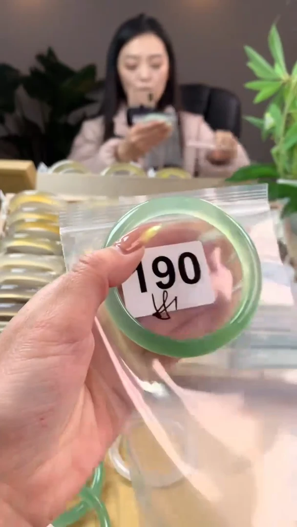 【闪购商品】玛瑙/玉髓手镯未镶嵌190