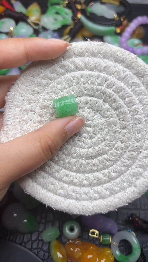 颈饰未镶嵌翡翠缅甸翡翠吊坠