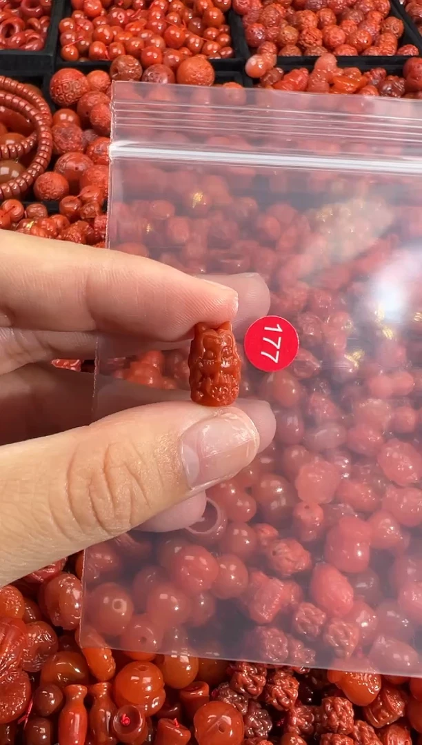 南红玛瑙未镶嵌颈饰2