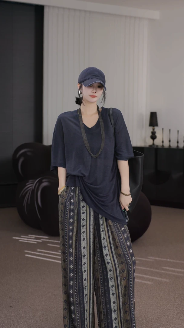 卢尚原创V领亚麻短袖250518