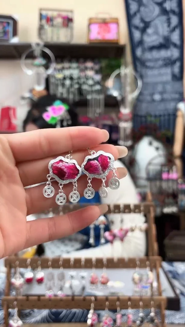 织绣民族风非遗老绣饰品244