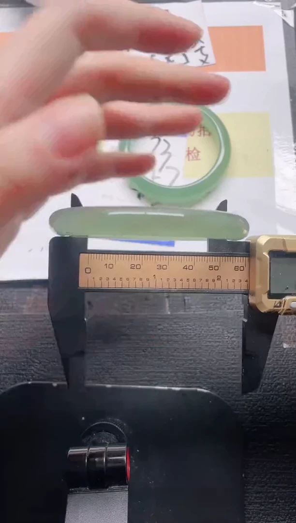 未镶嵌手镯石英质玉74-61