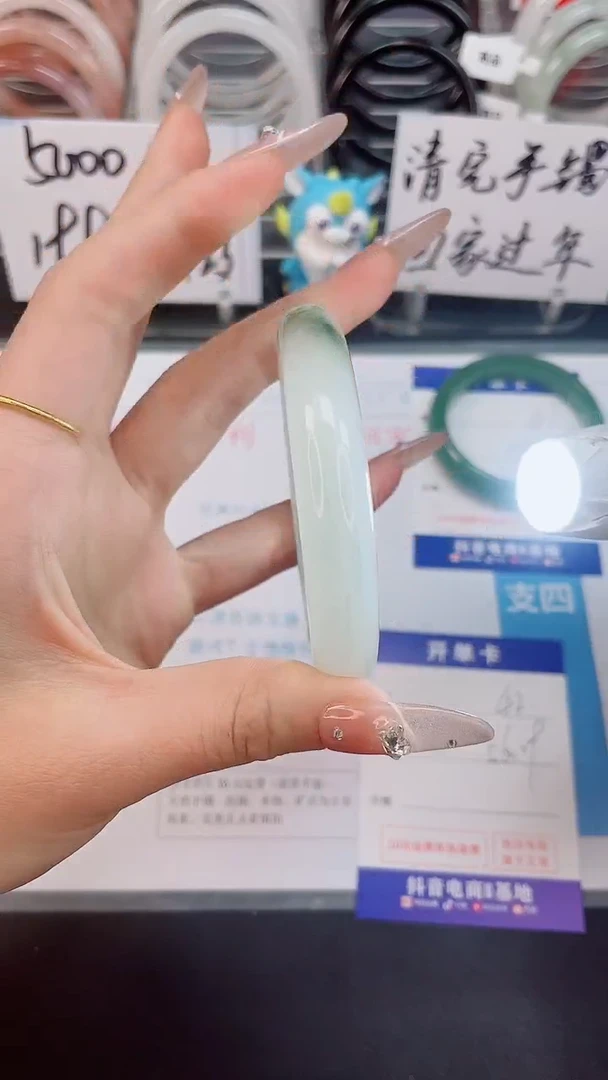 【闪购商品】石英质玉手镯未镶嵌42