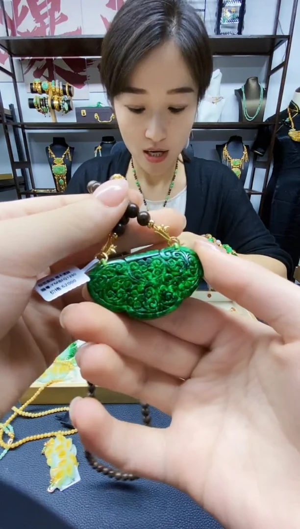 颈饰未镶嵌翡翠吊坠