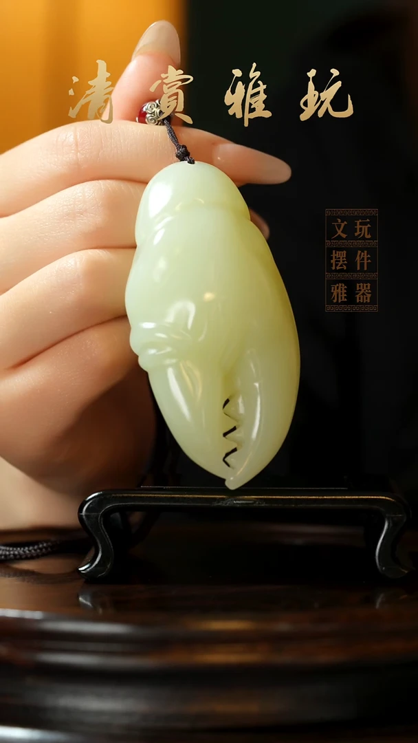 玉《手握蟹钳》手把件摆件