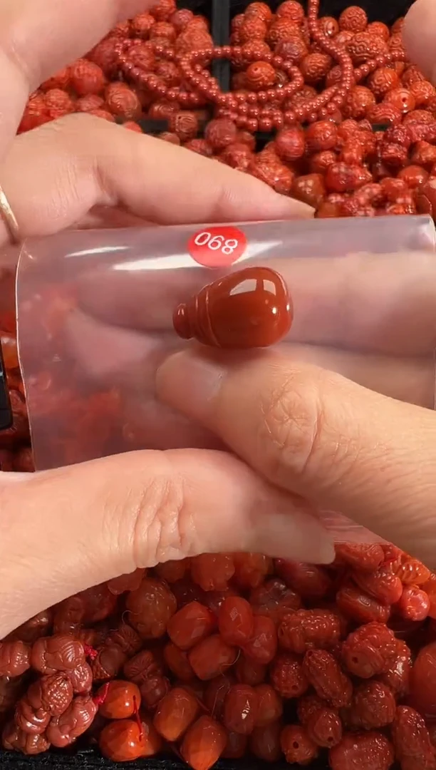 颈饰未镶嵌南红玛瑙1