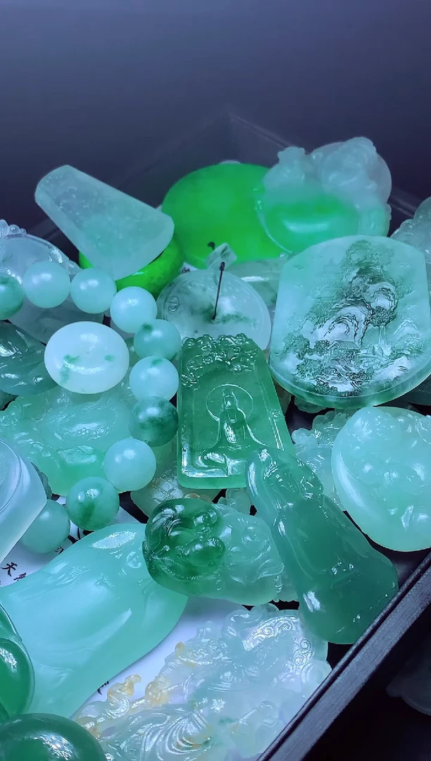 未镶嵌定制翡翠为****?翡翠毛货定制