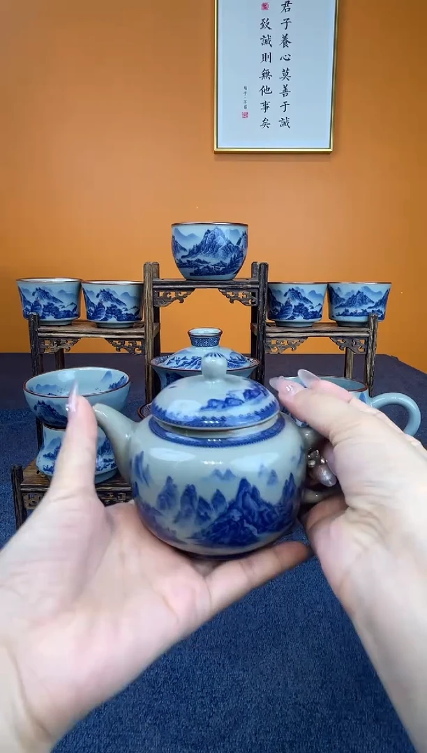 婞***P景德镇千里江山壶