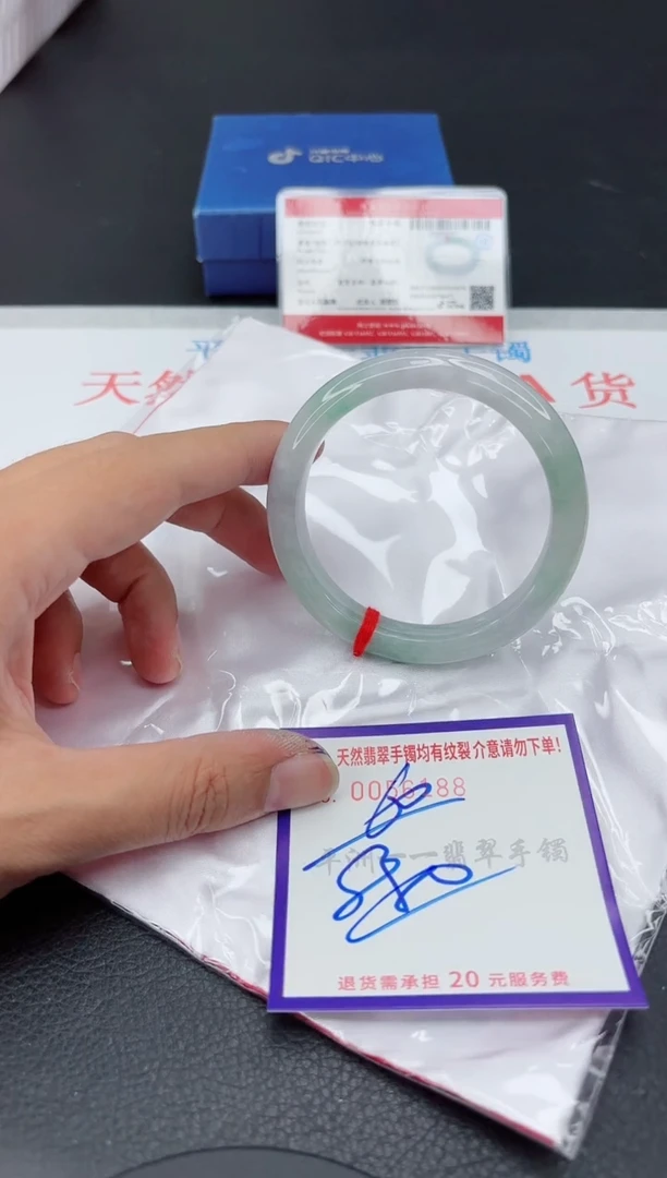 翡翠手镯未镶嵌1