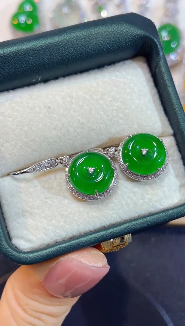 颈饰18K金镶嵌翡翠团购25