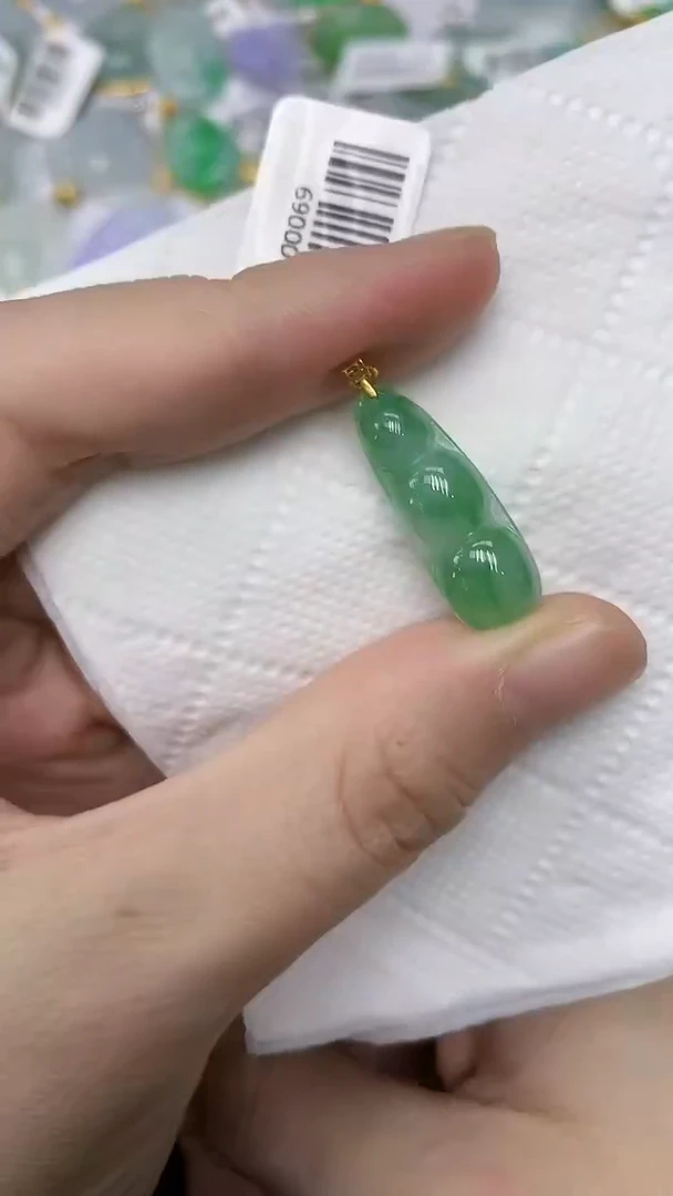 颈饰18K金镶嵌翡翠1111111111