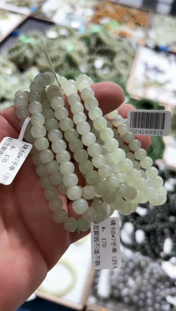 未镶嵌和田玉挂件多样性发其一