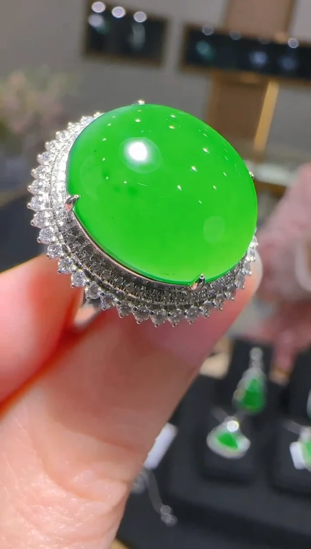 【闪购商品】翡翠戒指18K金镶嵌天然翡翠A货