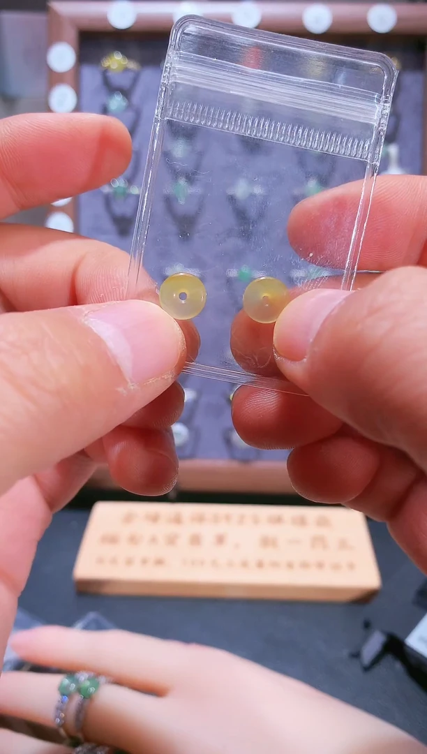 吊坠(不含链)未镶嵌翡翠Y****?翡翠平安扣女饰品