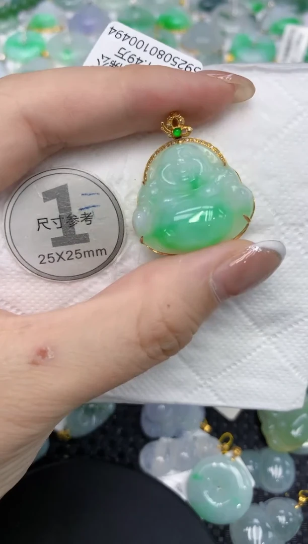 颈饰18K金镶嵌翡翠111111111