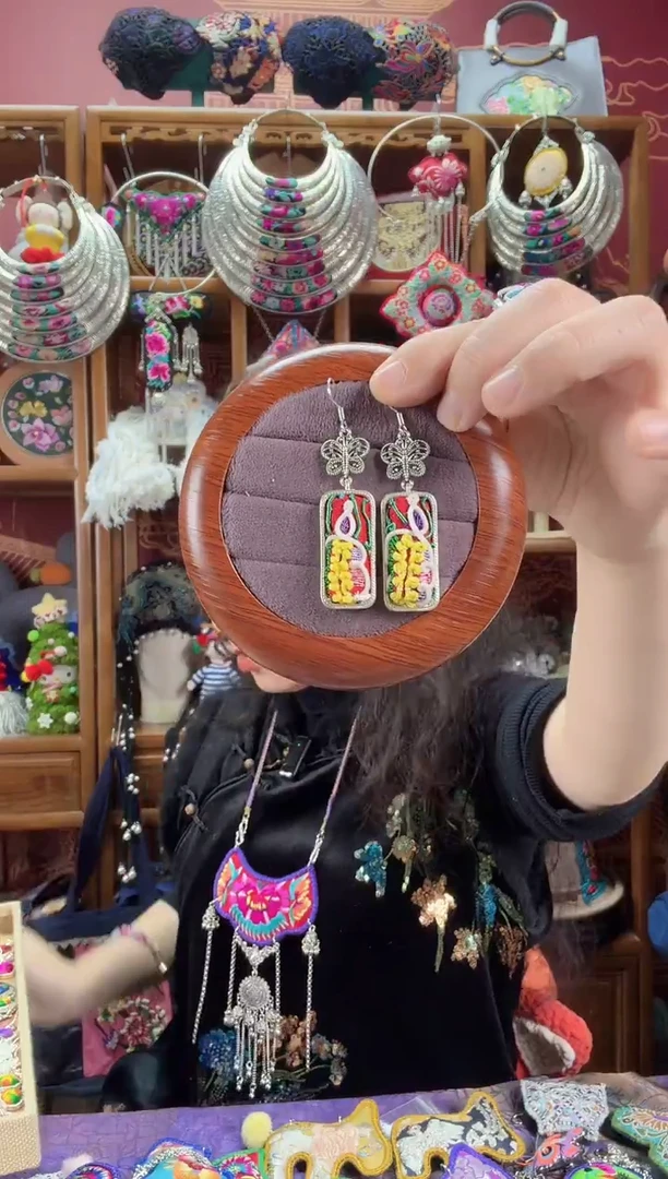 刺绣耳环69甜甜家