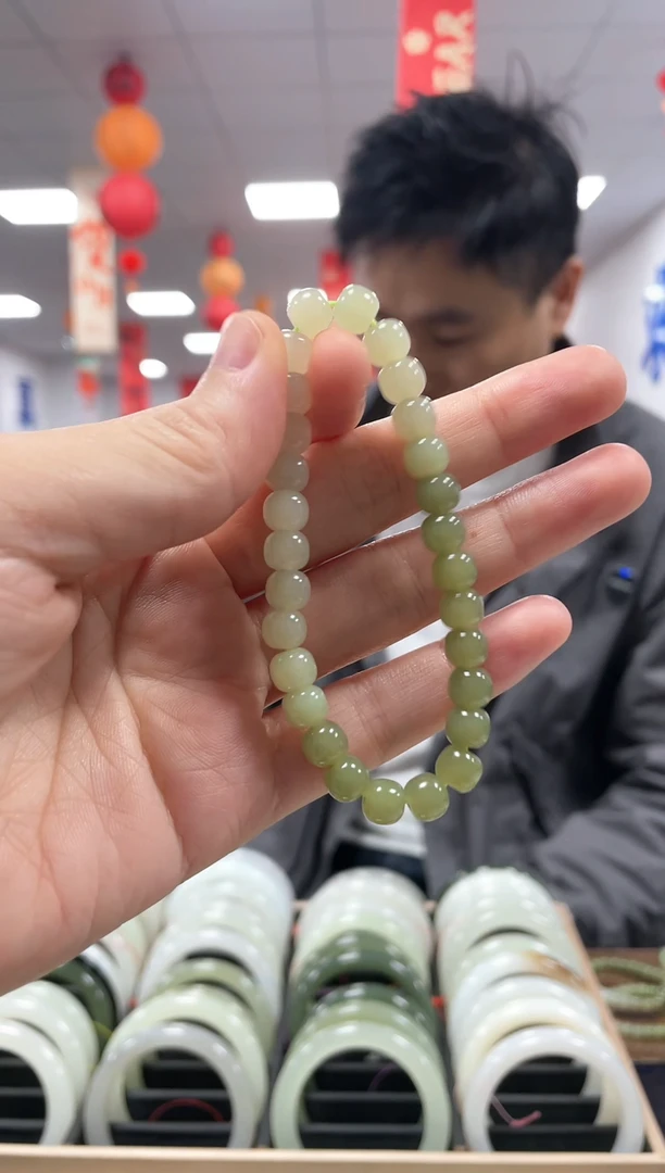 【闪购商品】和田玉手链未镶嵌湖水渐变卡7老型手串一条