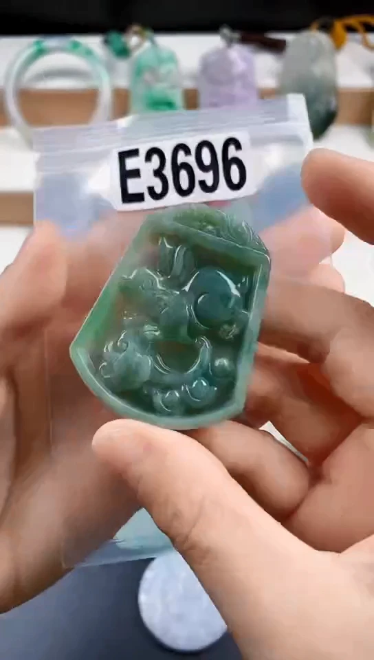 颈饰未镶嵌翡翠天然翡翠吊坠挂件