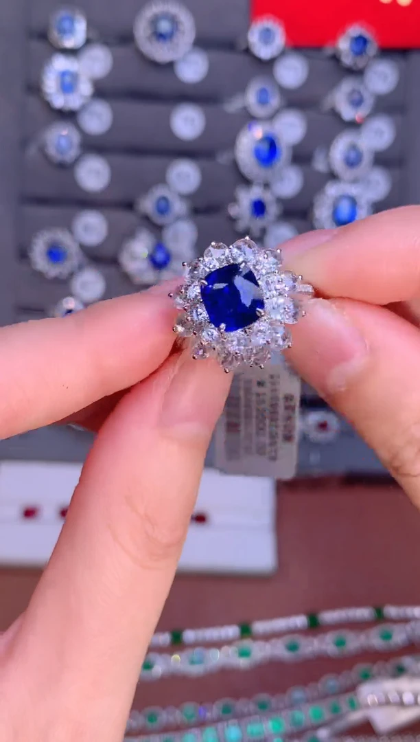 【闪购商品】蓝宝石戒指18K金镶嵌2.62CT