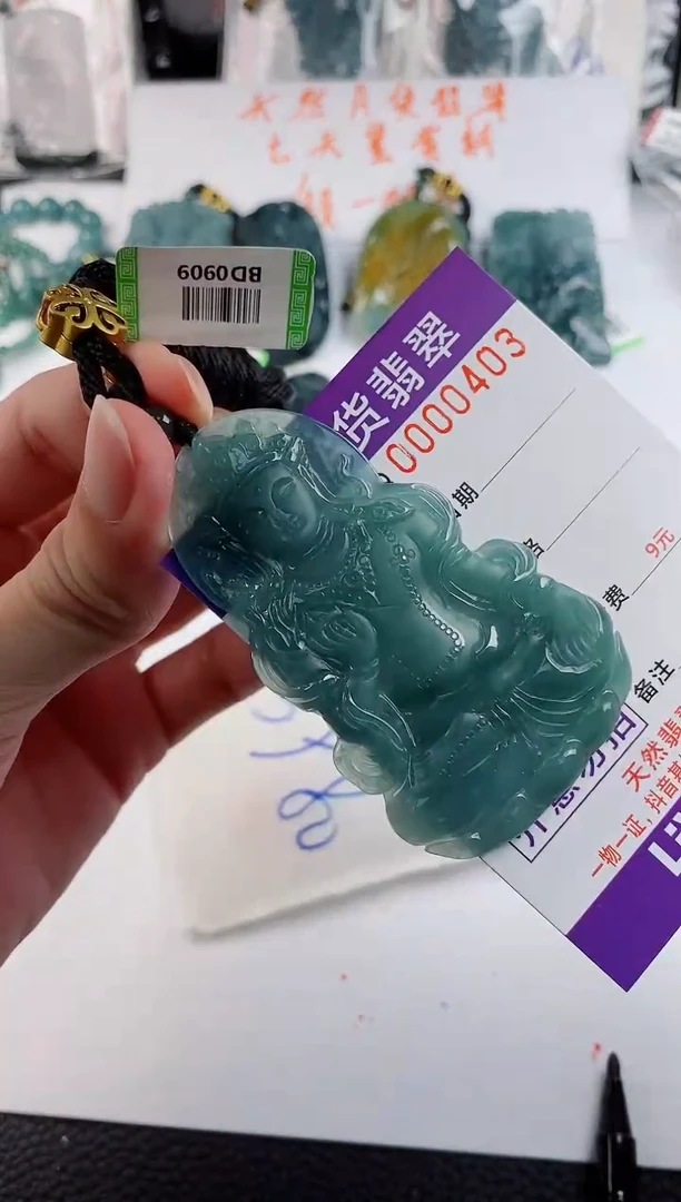 颈饰未镶嵌翡翠