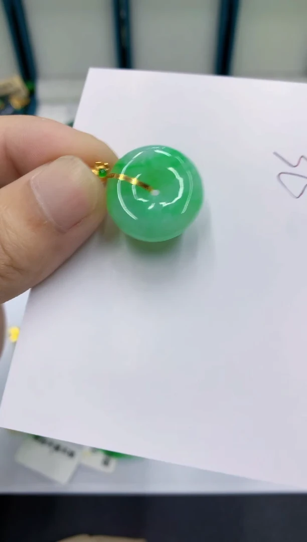 颈饰18K金镶嵌翡翠云翡翠