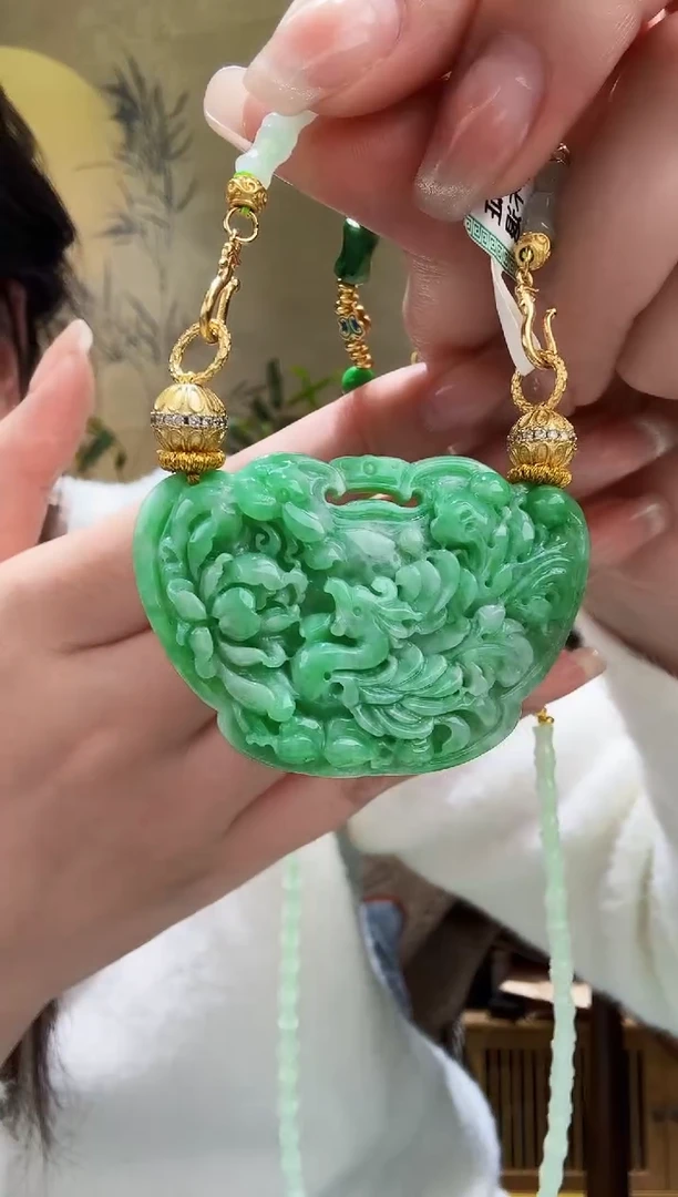 颈饰未镶嵌翡翠吊坠