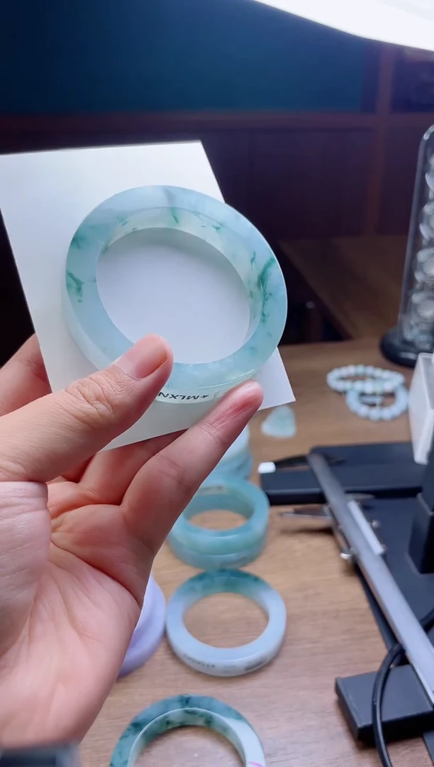 未镶嵌手镯定制翡翠鲁*杨定制