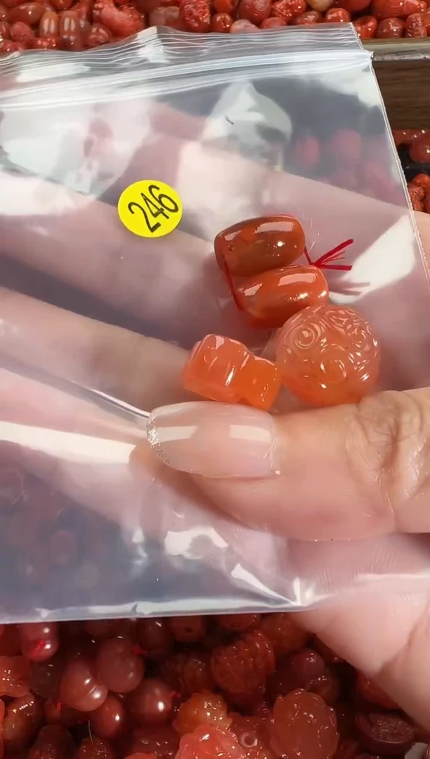 颈饰未镶嵌南红玛瑙1