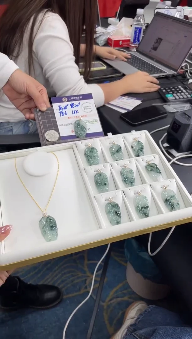 18K金镶嵌挂件翡翠高货叶子FL31多样性发其一CP配链