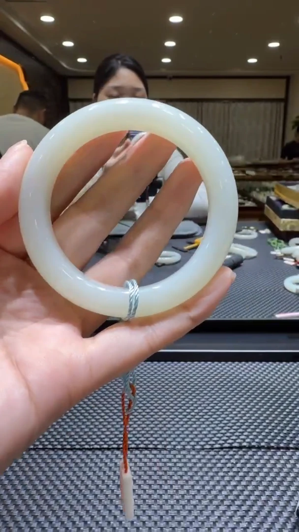 颈饰未镶嵌和田玉手镯56