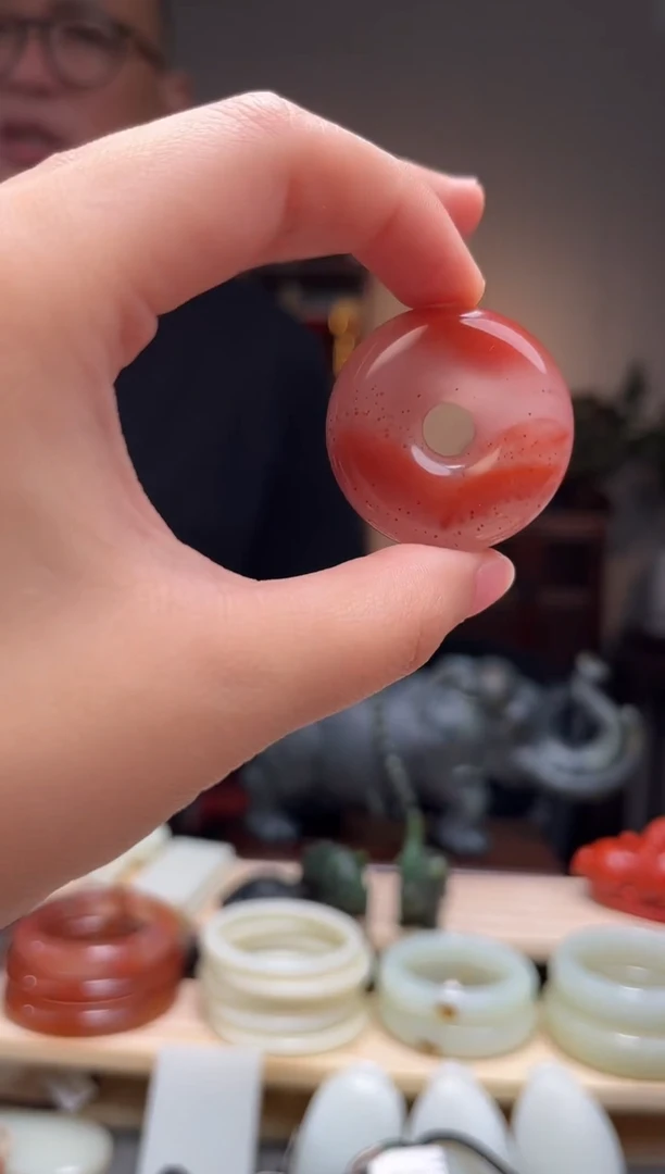 颈饰未镶嵌南红玛瑙吊坠