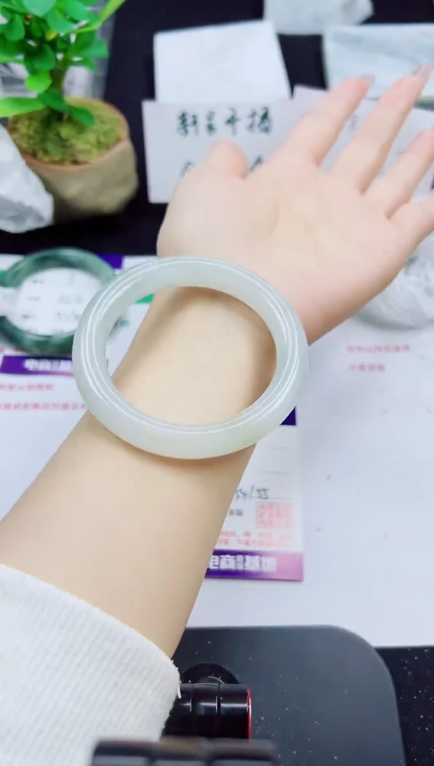 未镶嵌手镯石英质玉4-54/55