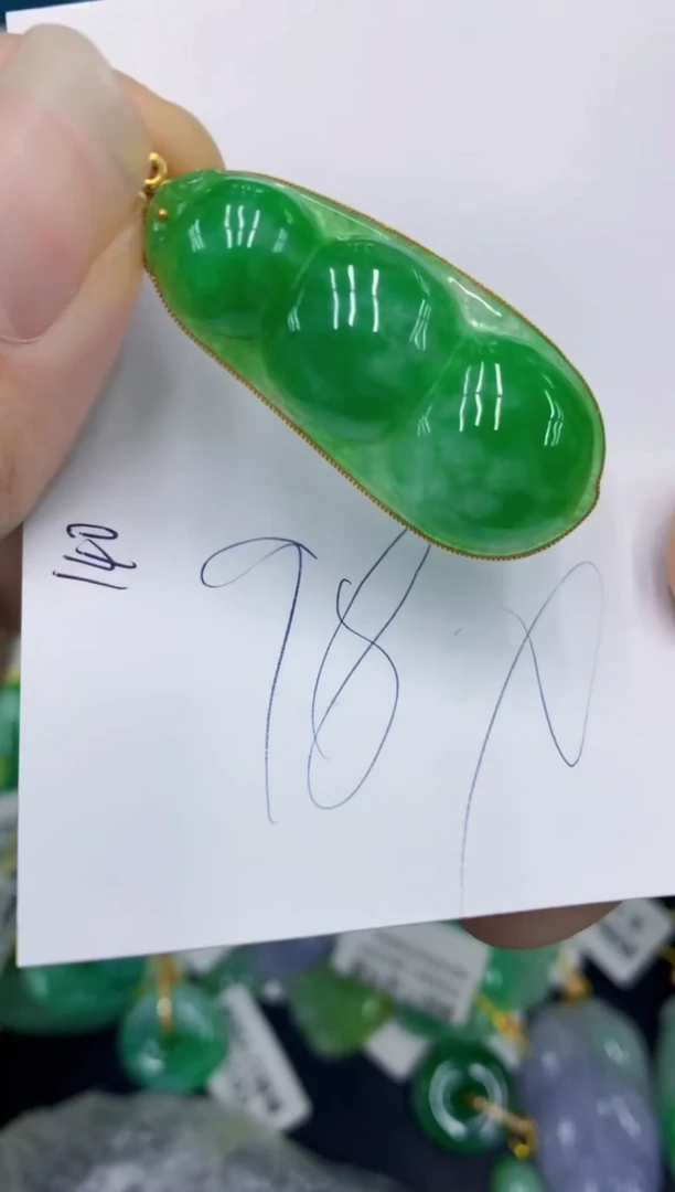 翡翠18K金镶嵌颈饰1111111111