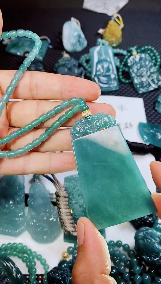 翡翠未镶嵌颈饰