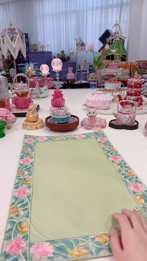 花边绿底茶席 如图