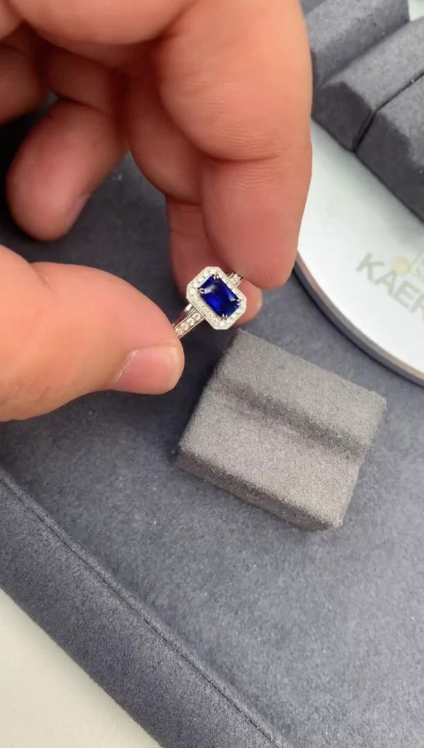 【闪购商品】蓝宝石戒指18K金镶嵌1ct蓝宝石