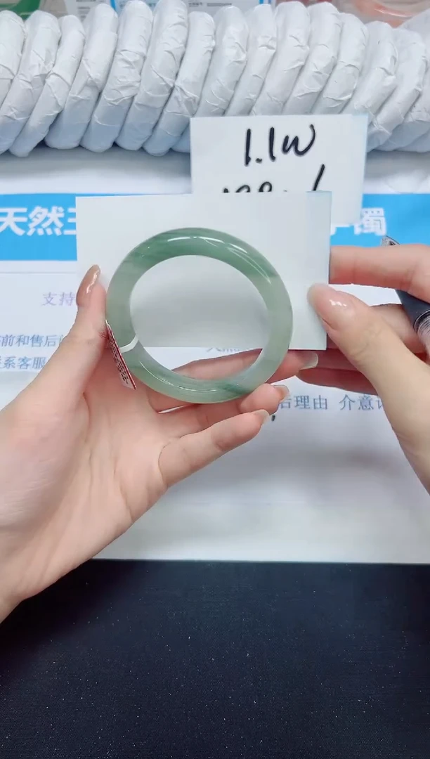 石英质玉手镯未镶嵌81/50