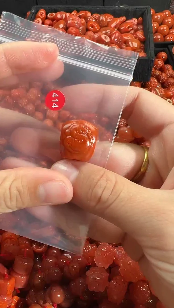 颈饰未镶嵌南红玛瑙1