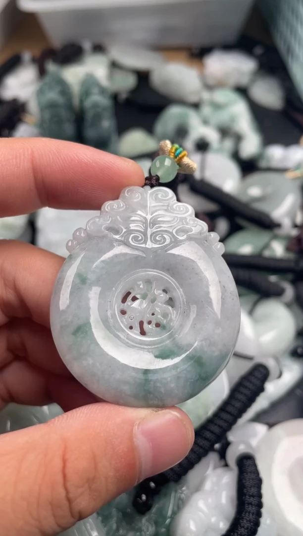 翡翠未镶嵌颈饰1