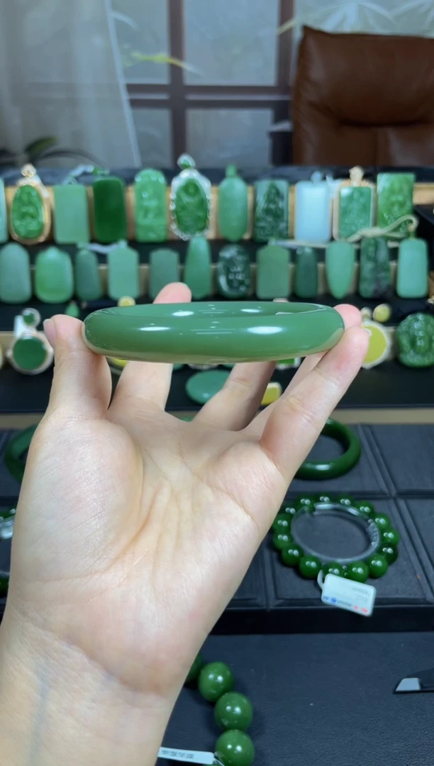 未镶嵌和田玉挂件拉**多手镯