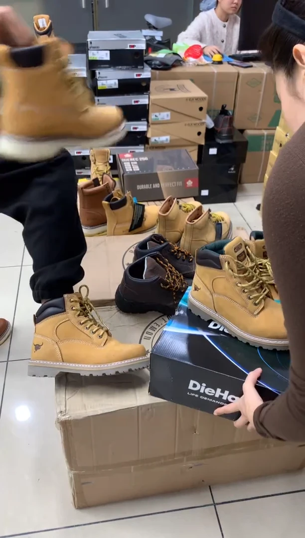 织物42.5码，牛头1，皮鞋码，牛皮工装靴，默认微瑕 个别鞋面有胶印