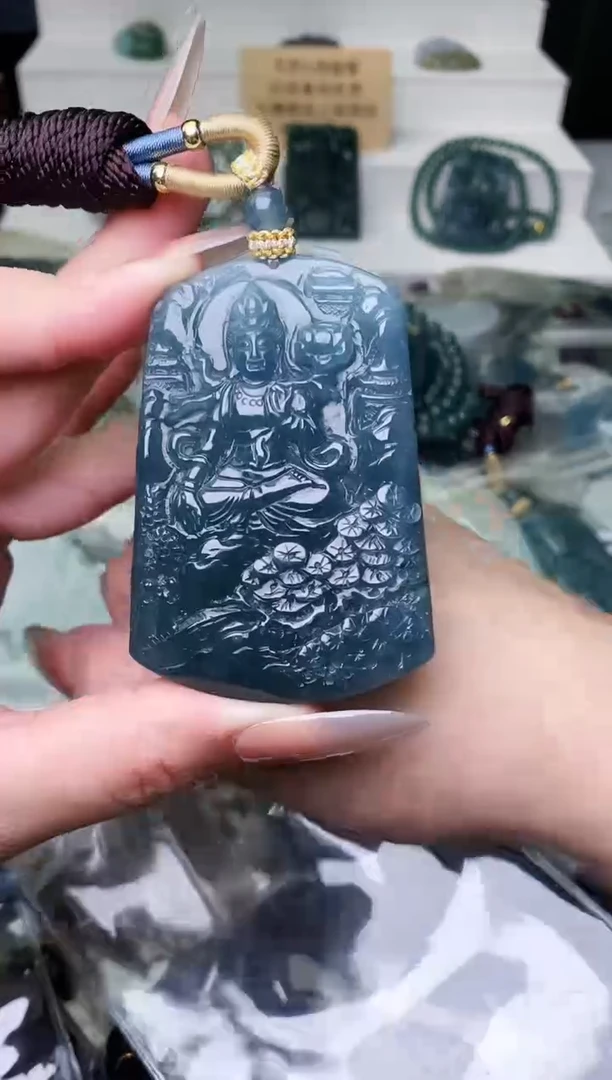 颈饰未镶嵌翡翠