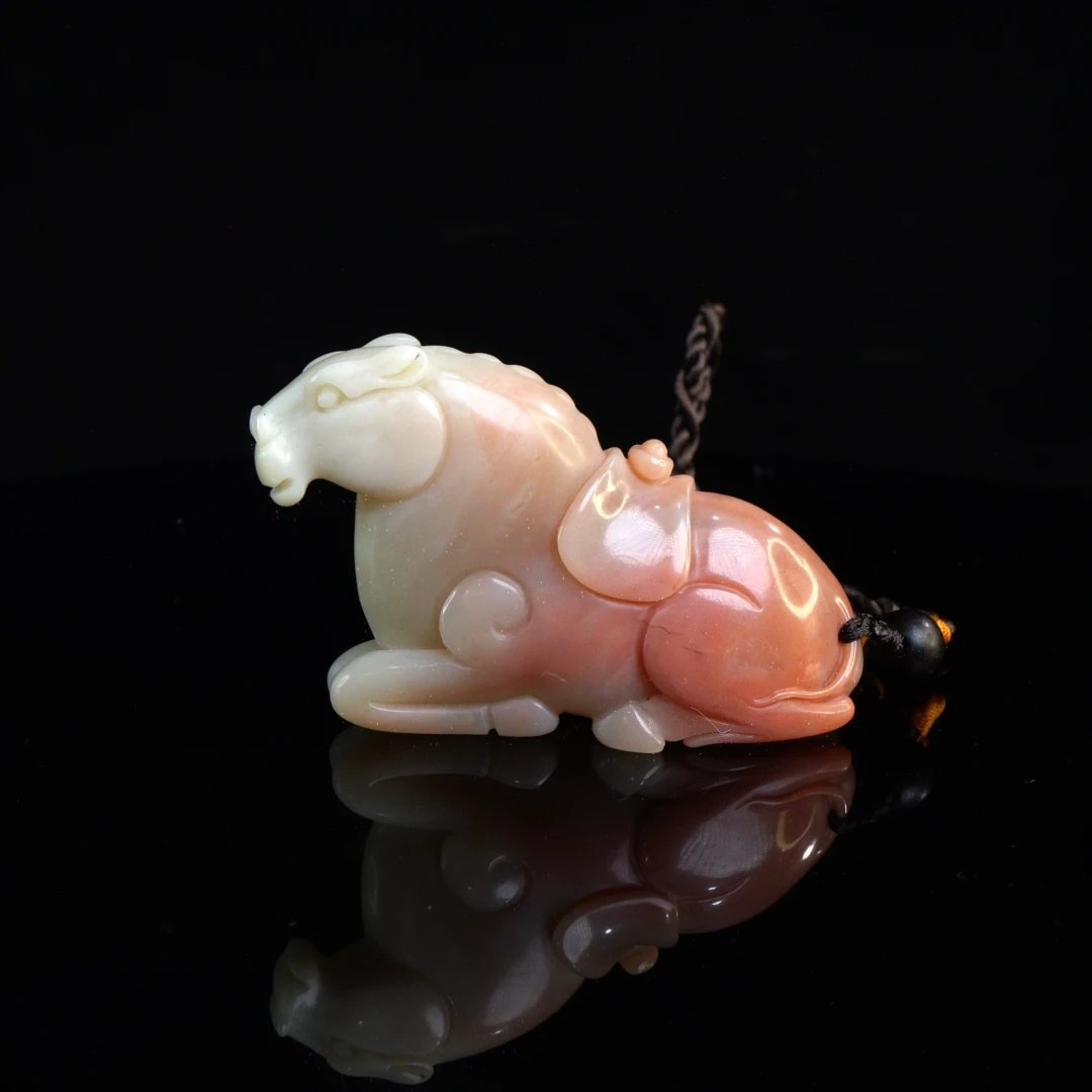 Lot.9.水洞高山马上有财手把件128.3克8.8x2.5x5.3cm