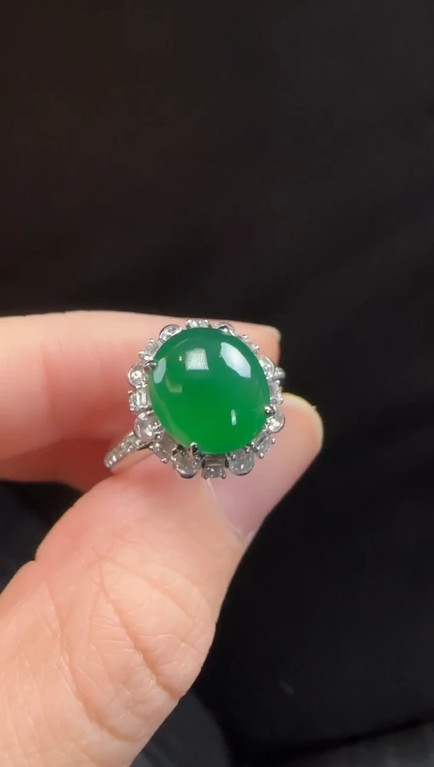 18K金镶嵌戒指翡翠130蛋面一枚