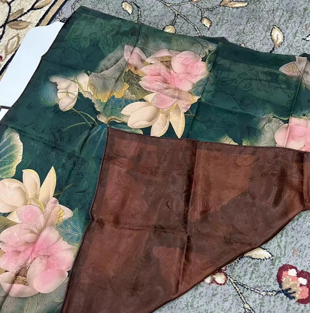 110香云纱方巾-经典荷美人-42姆米106cm丝巾